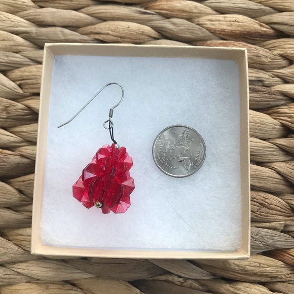 Vintage Red Lucite Dangle Earrings - Picture 3 of 4